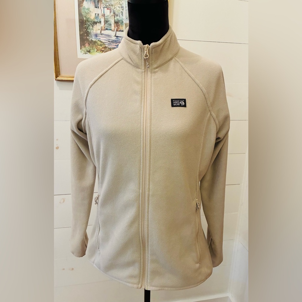Women’s Mountain Hardwear Full Zip Fleece Jacket Medium Beige nice condition